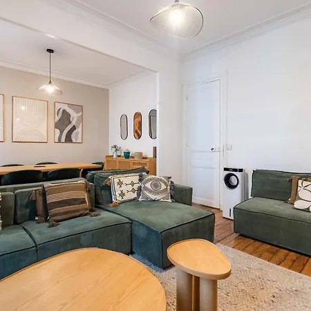 Chic & Centra 2 Bedrooms In The Heart Of Le Marais Apartment