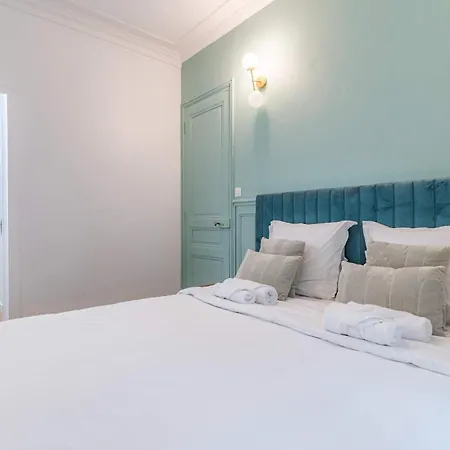 Chic & Centra 2 Bedrooms In The Heart Of Le Marais Apartment *